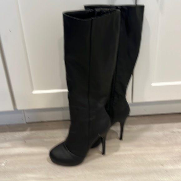 Black leather high heel boots - Picture 1 of 5